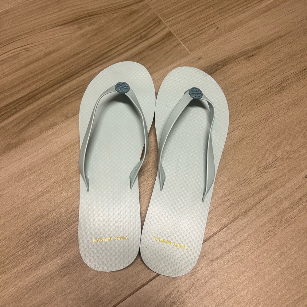 Brand new never worn Tory Burch thin flip flops